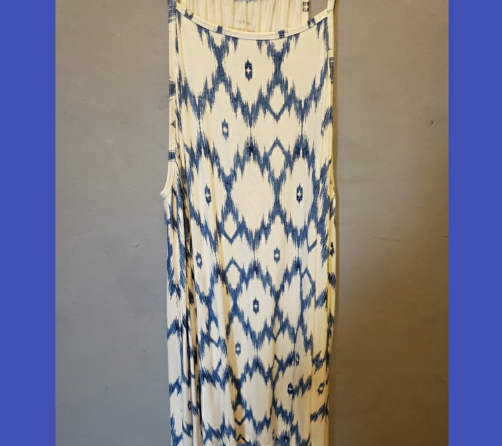 Long sleeveless shirt